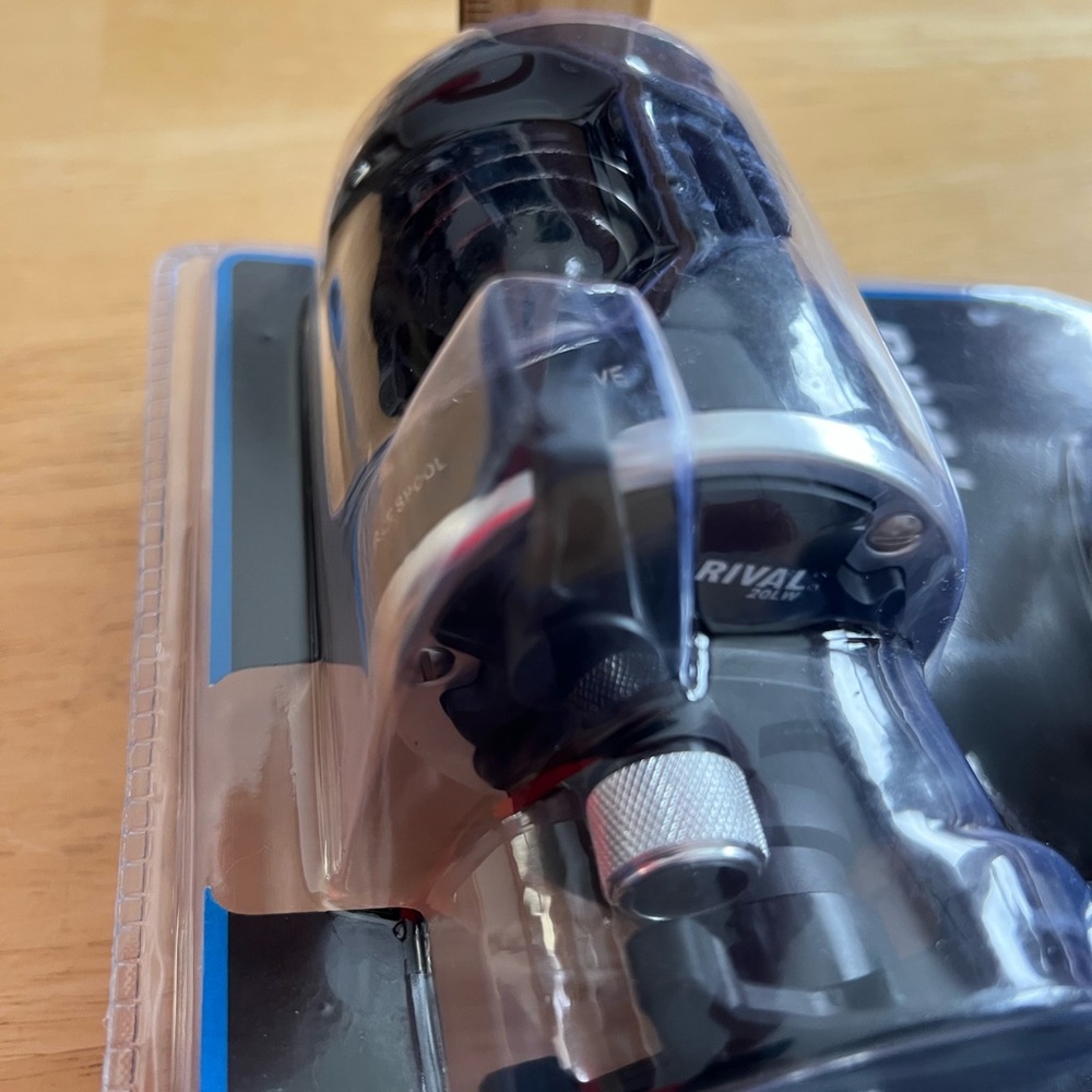 Penn Rival RVL20LW Saltwater Fishing Reel 5.1:1 Gear Ratio - Picture 13 of 16